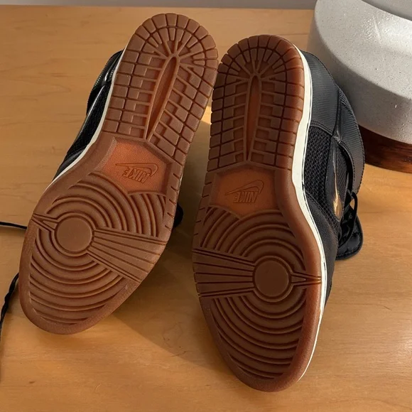 Nike Black Women's Wedge Sneakers - Picture 5 of 11